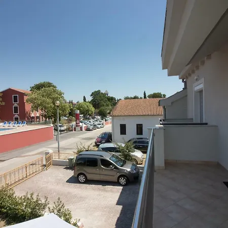 Apartments Luna Sveti Filip i Jakov Exterior photo